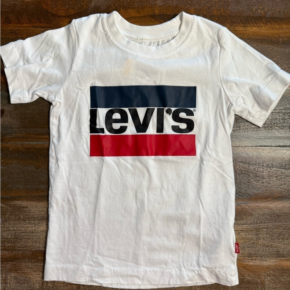 Ⓜ️Levi’s Boys Logo White Graphic Short Sleeve Tee Size 4 (3–4Y) EUC